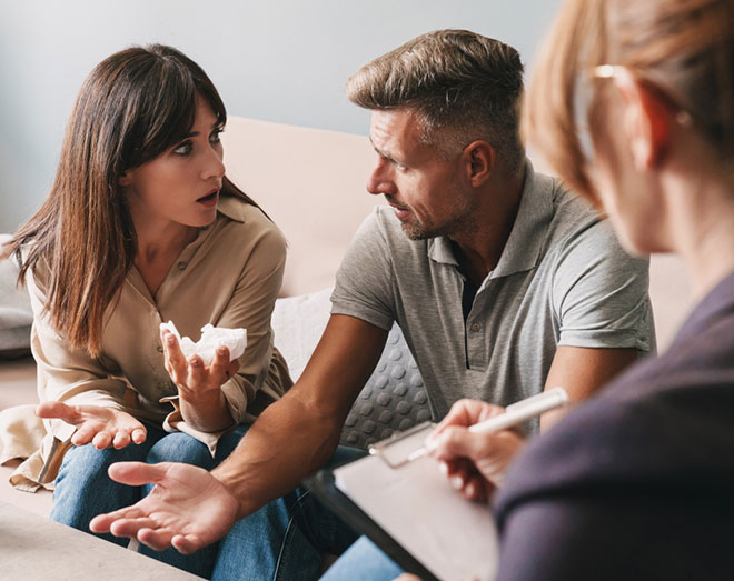 Sesja terapii par w przytulnym gabinecie